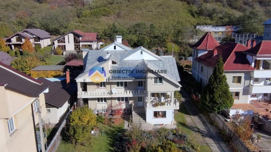 Casă cu 10 camere cu Canalizare în Central
