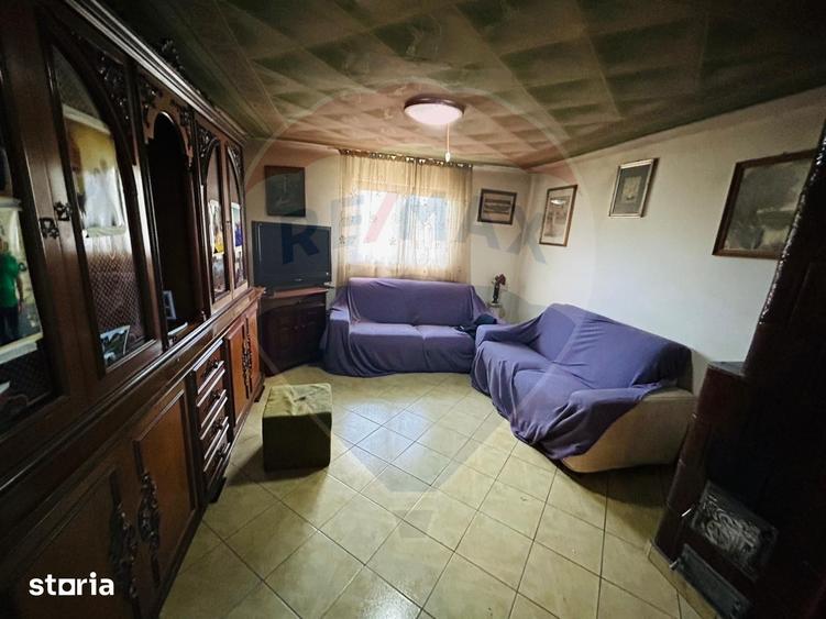 Casă cu 6 camere cu Teren 1624 Mp în Pielești