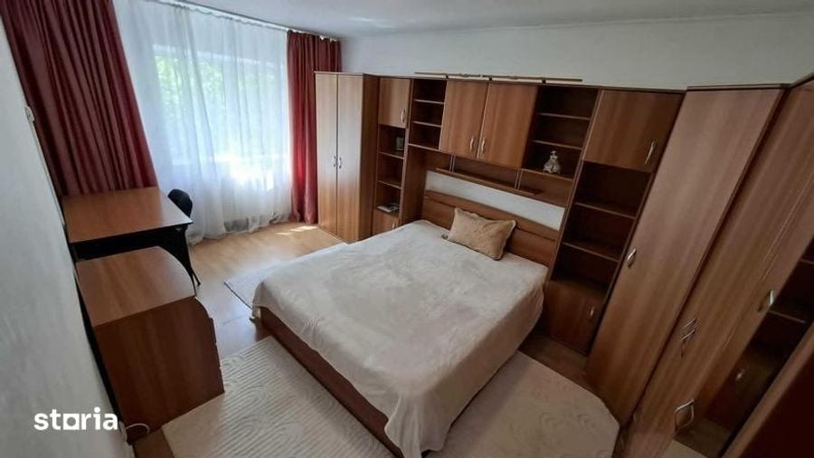 Apartament cu 3 camere decomandat în Metalurgie