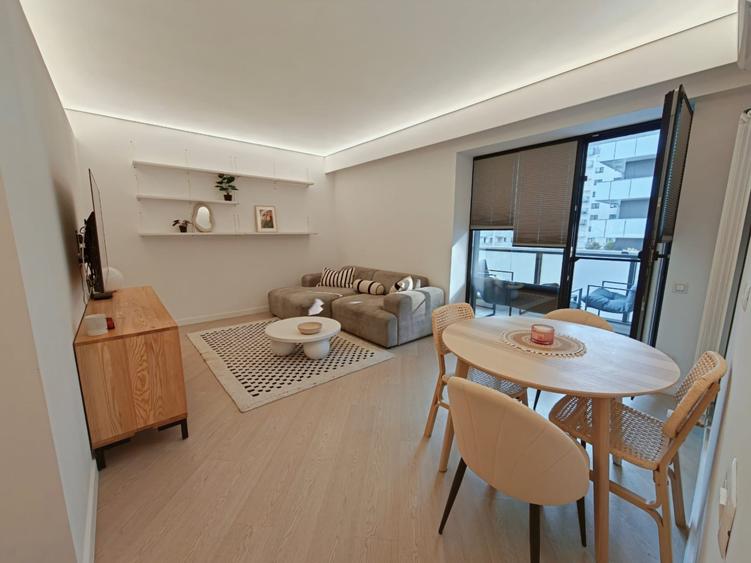 Apartament cu 3 camere decomandat, mobilat în Pipera