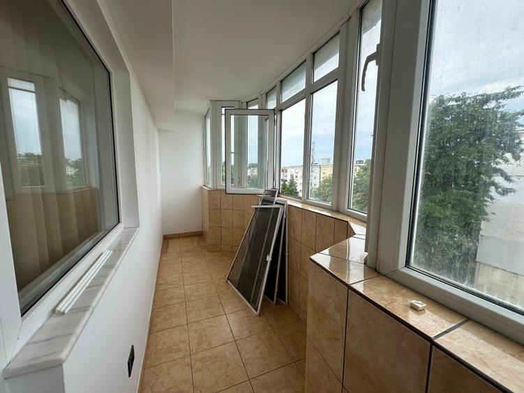Apartament cu 3 camere decomandat în
