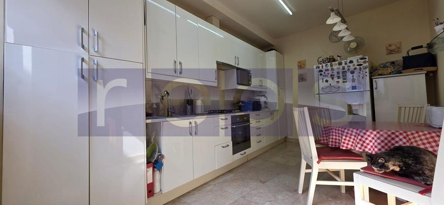 Casă individuală cu 5 camere cu Canalizare în Rosetti
