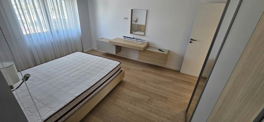 Apartament cu 2 camere decomandat în Trocadero