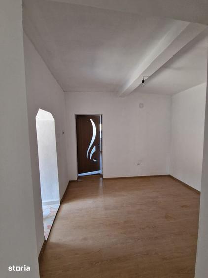 Casă cu 3 camere cu Teren 933 Mp în Sălard