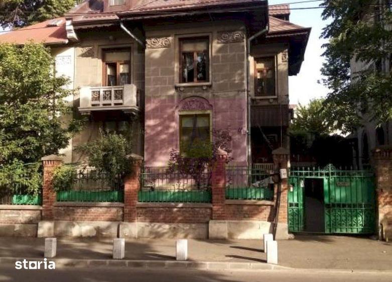 Apartament cu 9 camere în Cotroceni