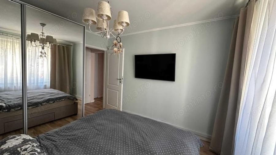 Apartament cu 3 camere decomandat în Dristor