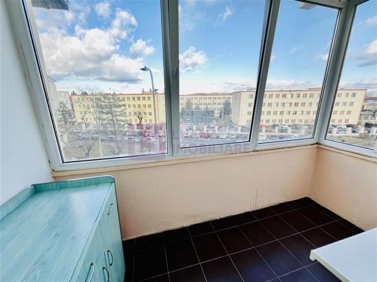 Apartament cu 3 camere decomandat, mobilat în Aeroport