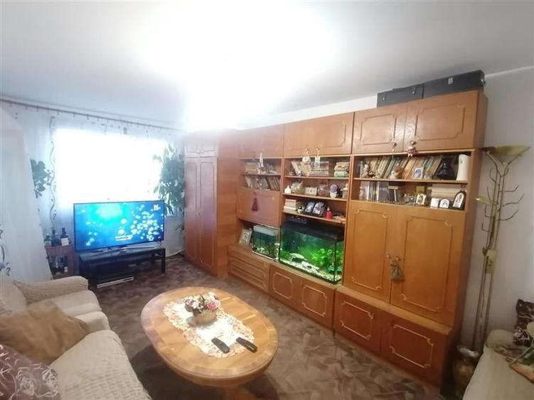 Apartament cu 3 camere decomandat în Complex Studențesc