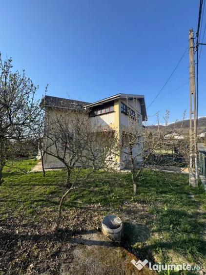 Casă cu 4 camere cu Teren 1400 Mp în Tăuții de Sus