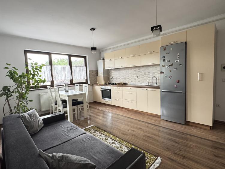 Apartament cu 2 camere semidecomandat, mobilat în Florești