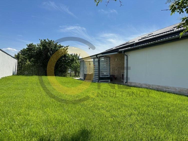 Casă individuală cu 7 camere cu Canalizare în Ostratu