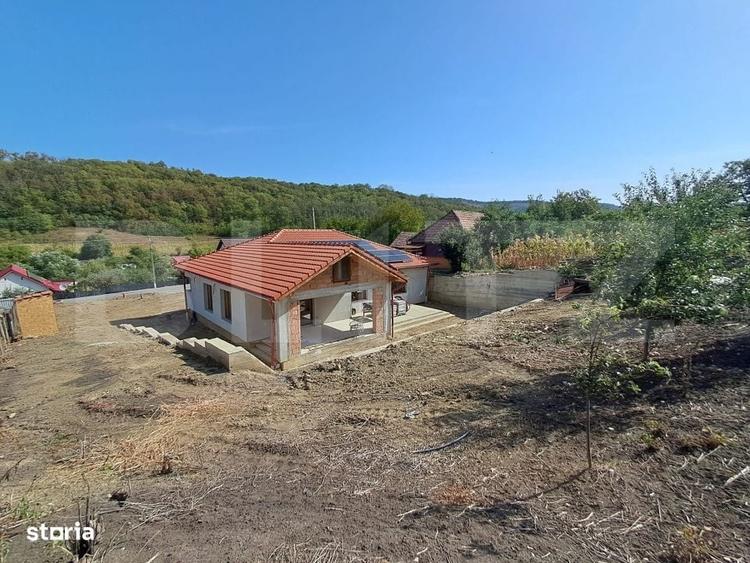 Casă cu 3 camere în Sărmășel