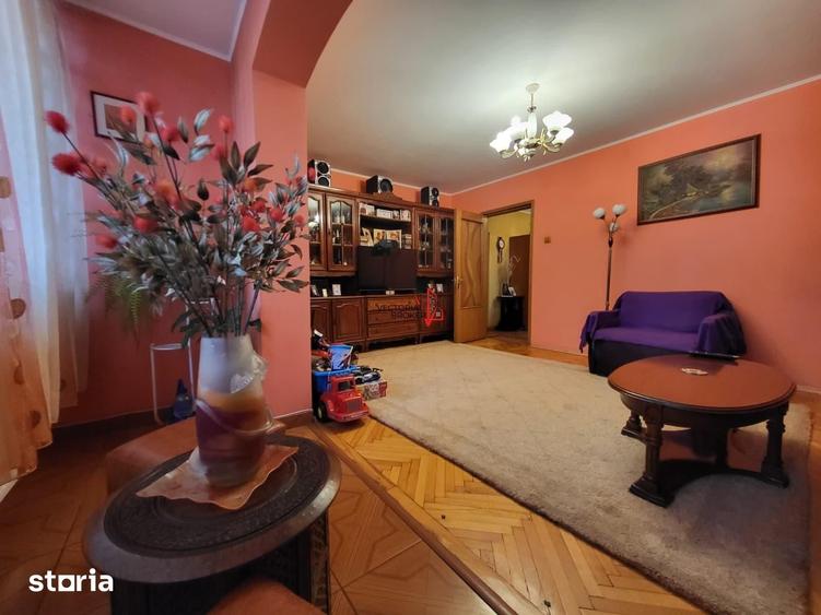 Apartament cu 4 camere decomandat în Titan