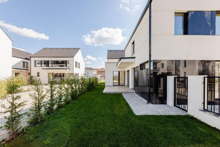 Duplex cu 4 camere cu Canalizare în Exterior Nord