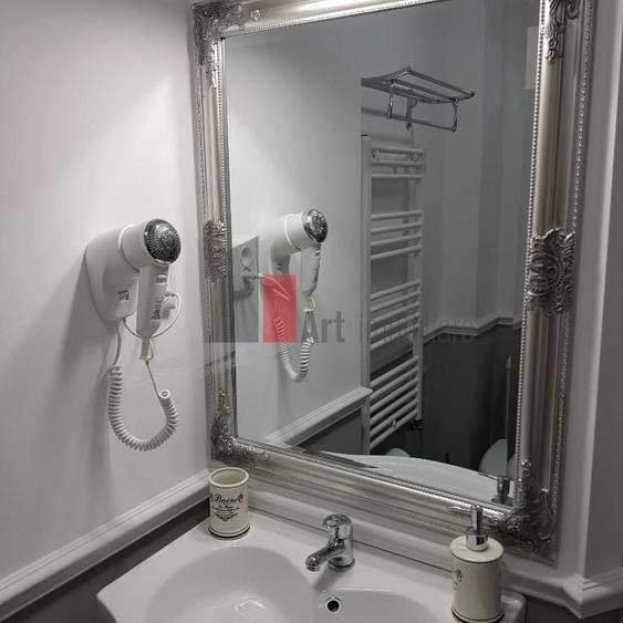 Casă individuală cu 14 camere cu Canalizare în Central