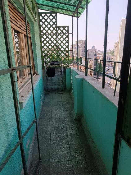 Apartament cu 3 camere semidecomandat, mobilat în Dacia