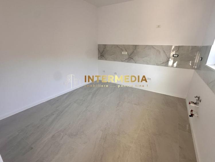 Casă individuală cu 3 camere cu Canalizare în Cetate