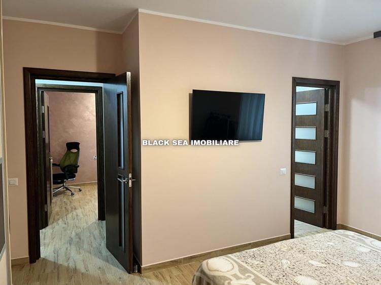 Casă individuală cu 7 camere cu Canalizare în Central