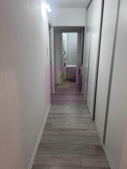 Apartament cu 3 camere decomandat în Titan