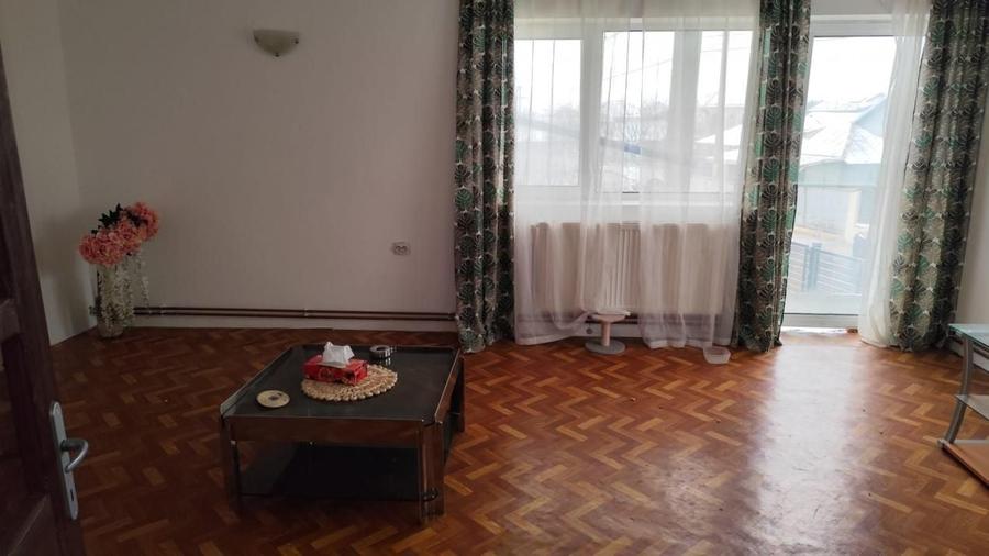 Casă individuală cu 7 camere cu Canalizare în Păulești