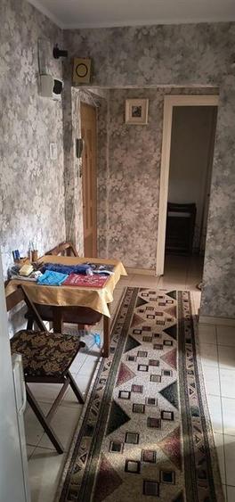 Apartament cu 3 camere semidecomandat în Tătărași