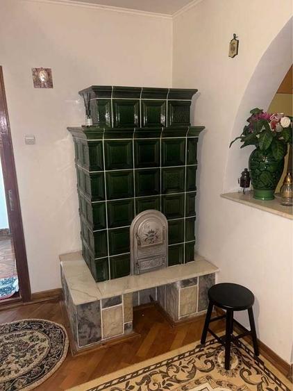 Casă cu 4 camere în Central