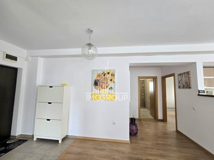 Apartament cu 3 camere semidecomandat, mobilat în Zorilor