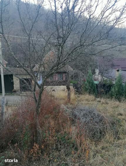 Casă cu 3 camere cu Teren 379 Mp în Central