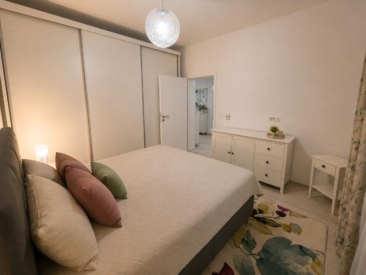 Apartament cu 2 camere semidecomandat, mobilat în Giroc