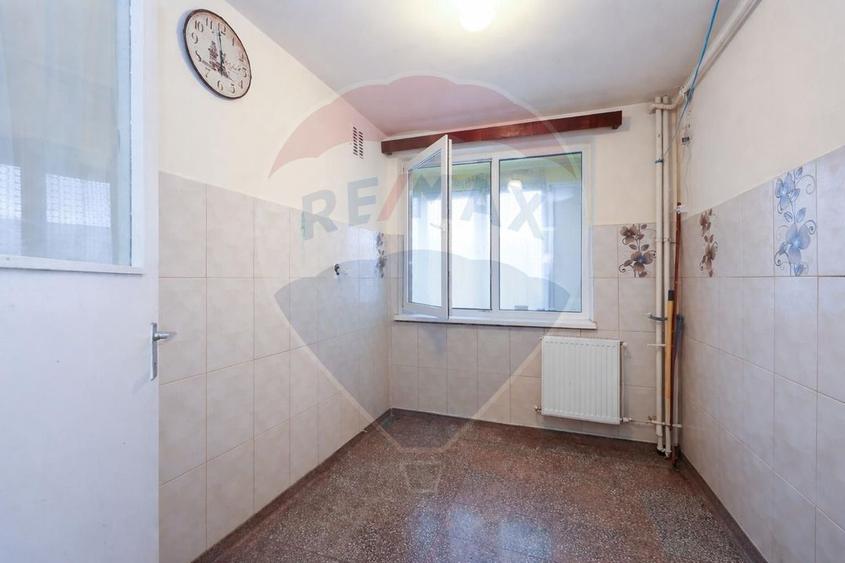 Apartament cu 3 camere decomandat, mobilat în Warthe