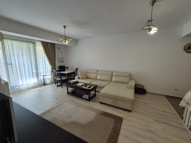 Apartament cu 3 camere semidecomandat în Națiunile Unite