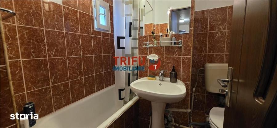 Apartament cu 3 camere decomandat în Cetate