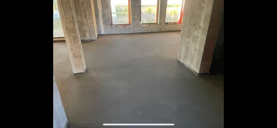 Casă cu 4 camere în Zimandu Nou
