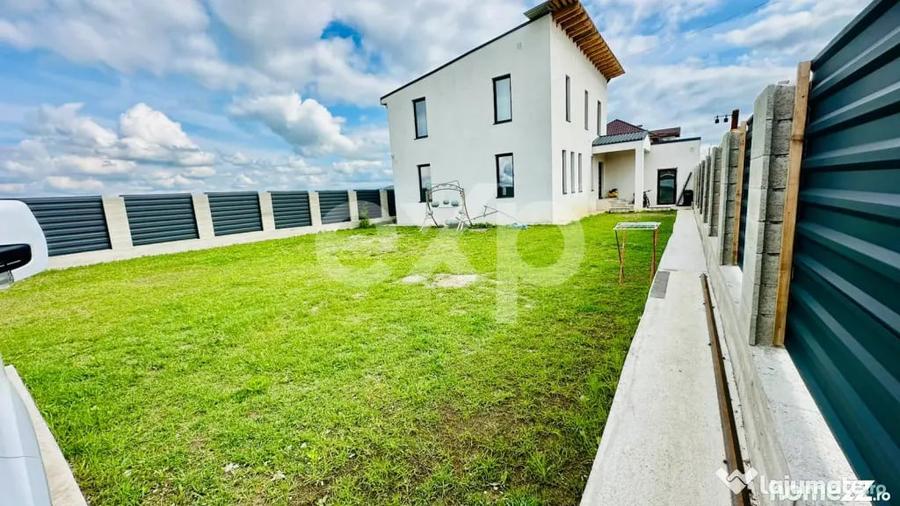 Casă cu 4 camere cu Teren 550 Mp în Săcueni