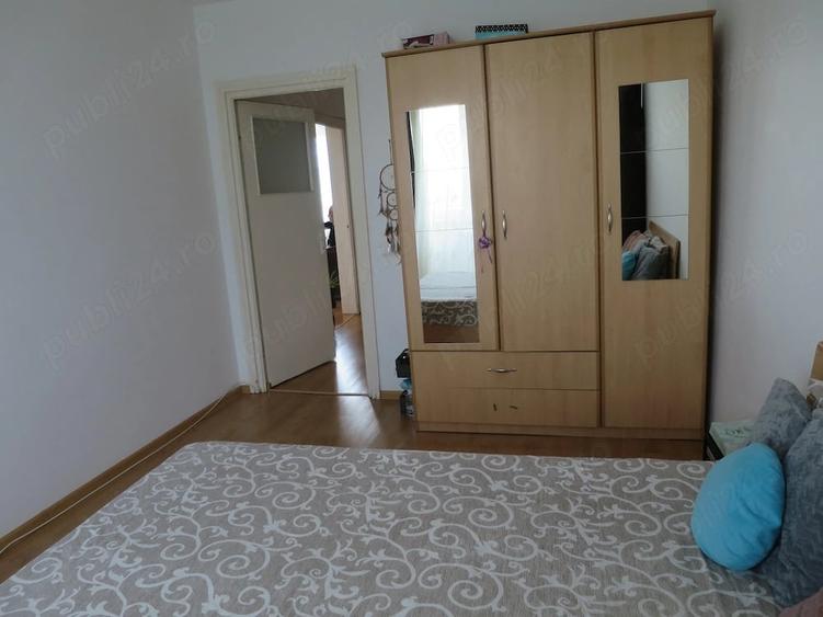 Apartament cu 3 camere semidecomandat în Gara de Nord