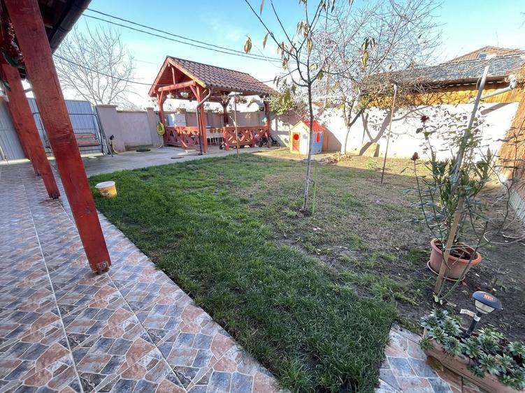 Casă individuală cu 4 camere cu Canalizare în Remetea Mare