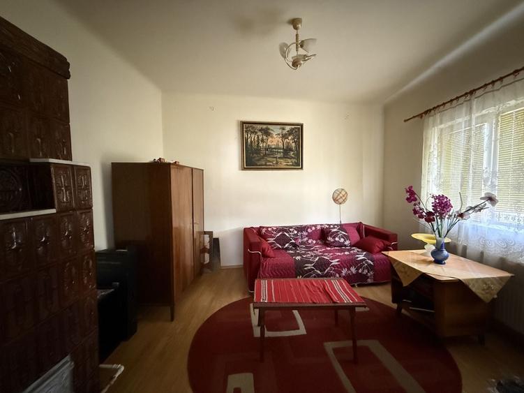Apartament cu 4 camere semidecomandat, mobilat în Prelungirea Ferentari