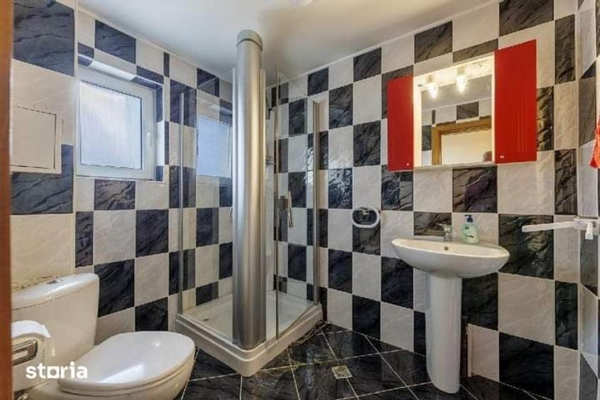 Casă cu 6 camere cu Teren 567 Mp în Central
