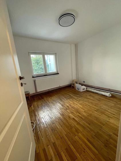Apartament cu 3 camere semidecomandat în Dorobanți