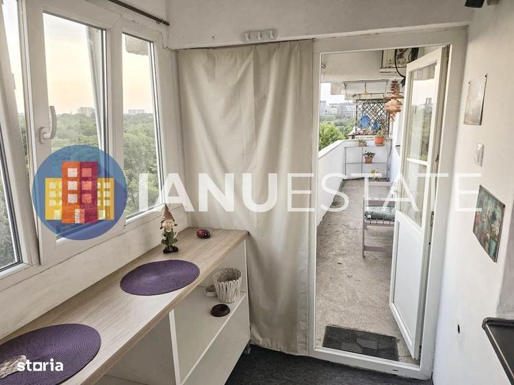 Apartament cu 3 camere semidecomandat în Tineretului