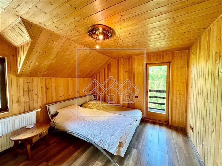 Casă individuală cu 4 camere cu Teren 2600 Mp în Central