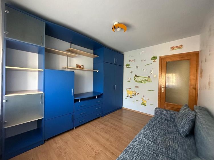 Apartament cu 3 camere decomandat în Lunei