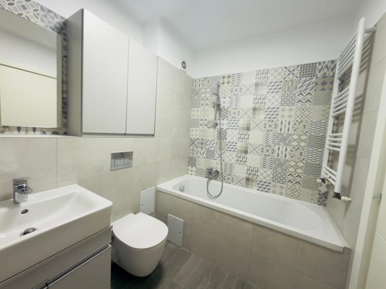 Apartament cu 2 camere decomandat în Tractorul