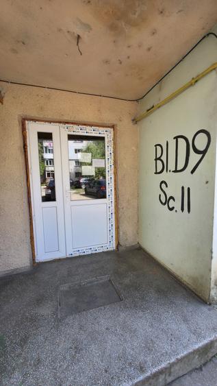Apartament cu 4 camere semidecomandat în Central