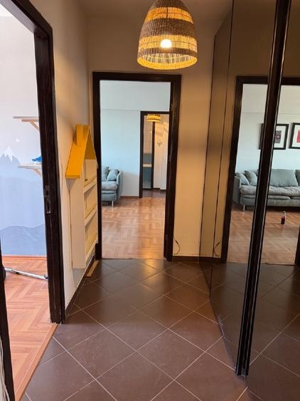 Apartament cu 3 camere semidecomandat, mobilat în 13 Septembrie