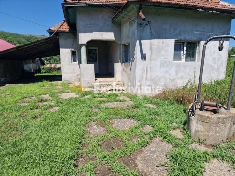 Casă individuală cu 4 camere cu Canalizare în Călinești