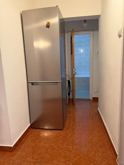 Apartament cu 3 camere decomandat în Drumul Taberei