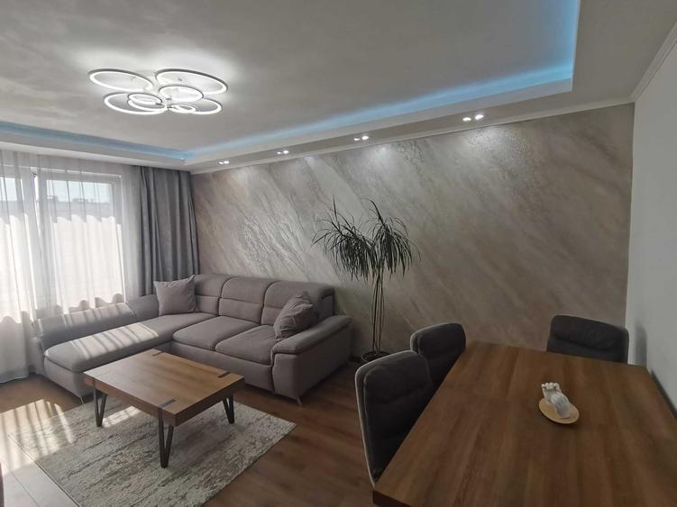 Apartament cu 3 camere decomandat în Exterior Vest