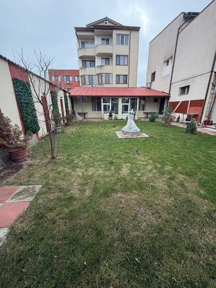 Casă cu 8 camere cu Canalizare în Faleza Nord