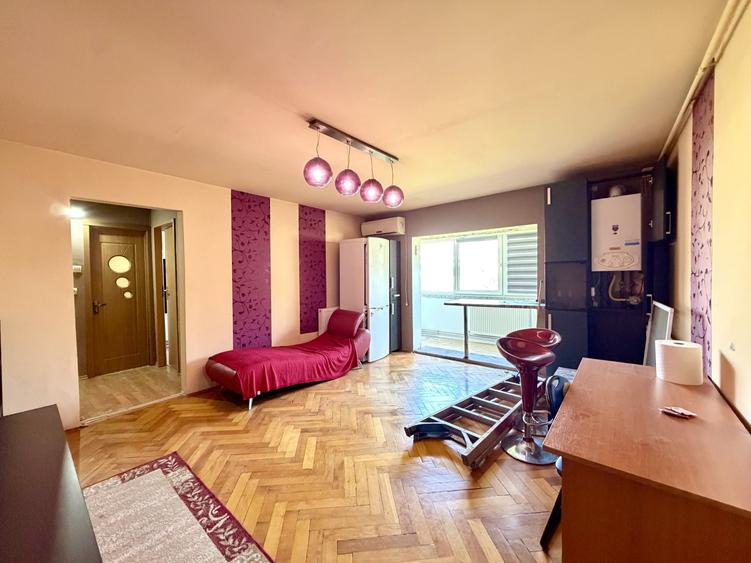 Apartament cu 3 camere semidecomandat, mobilat în Bucovina